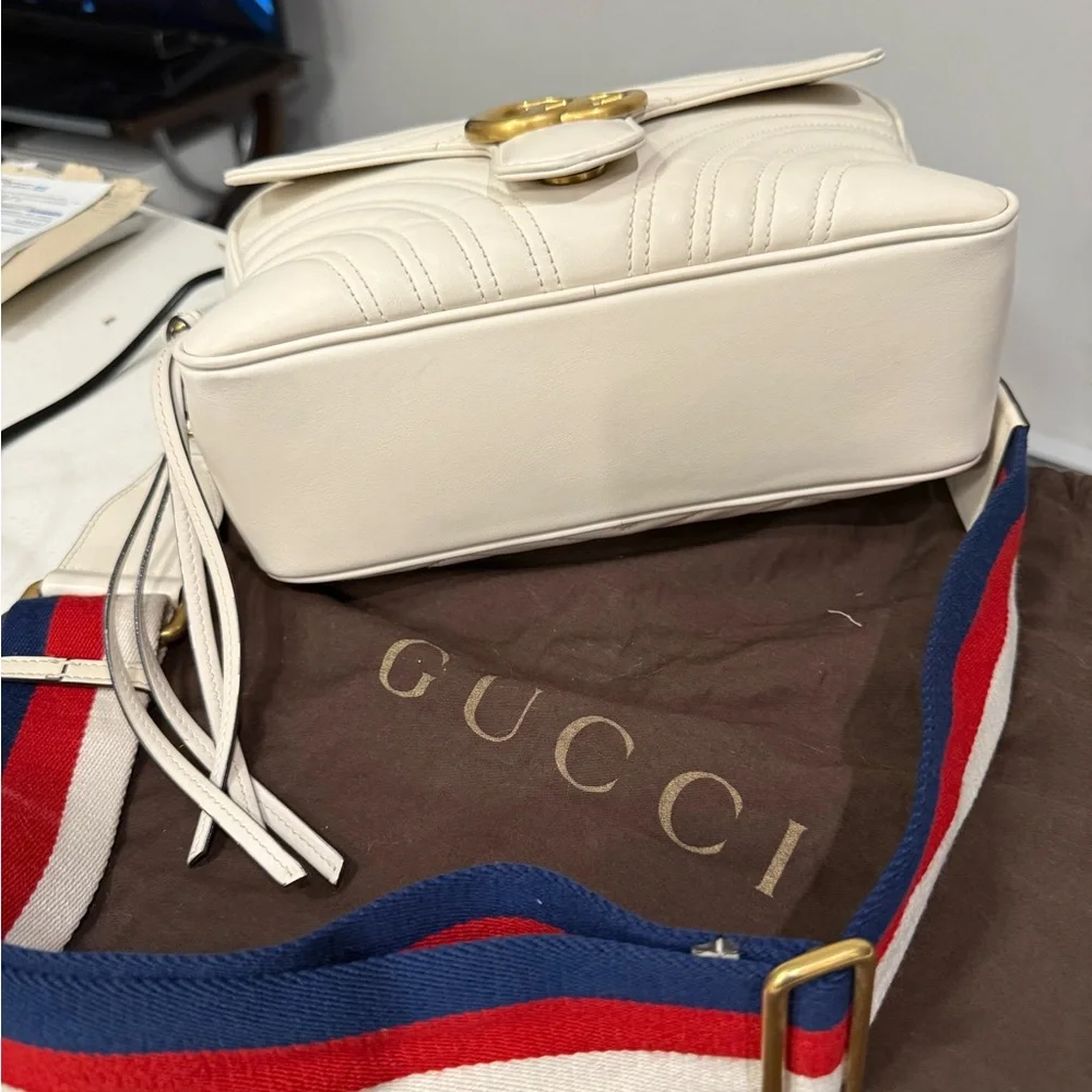 Gucci Cream Quilted Crossbody Bag with Gold Accents - Picture 5 of 13